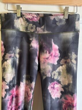 Joy Lab Floral Cropped Legging Size M NWOT
